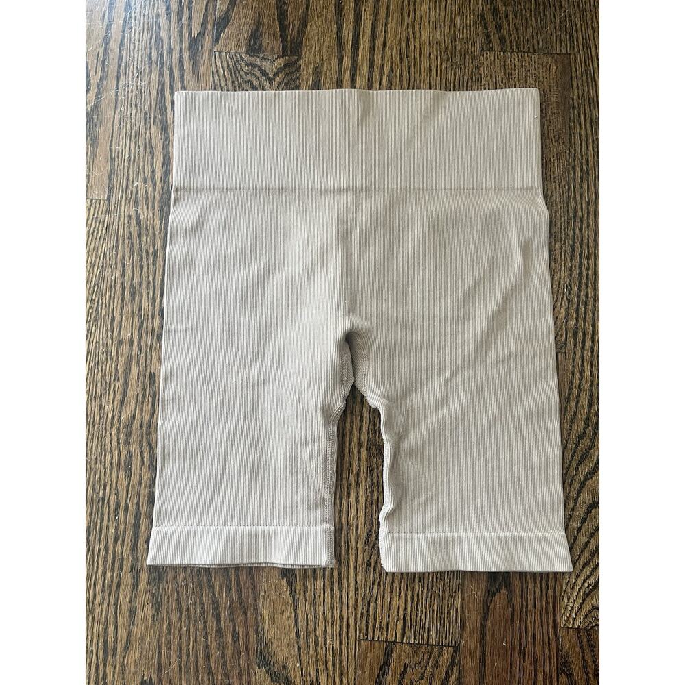 Primark women’s seamless ribbed bike shorts size M beige NWOT